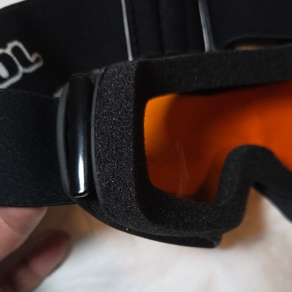 Rossignol VR Goggles with Black Frame and Orange Lens - Picture 5 of 7